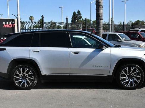 Used 2025 Jeep Wagoneer S Limited AWD/4WD image 9