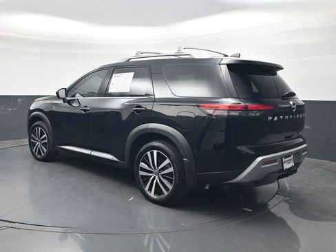 Certified 2025 Nissan Pathfinder Platinum w/ Cargo Package FWD image 7