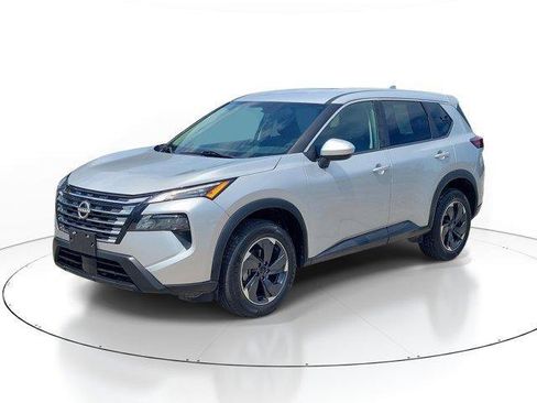 Used 2024 Nissan Rogue SV AWD/4WD image 2