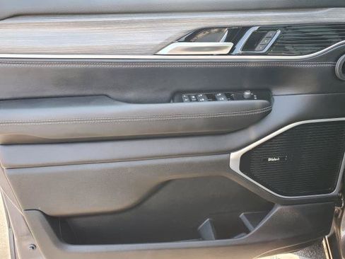 Used 2023 Jeep Wagoneer L Series III w/ Premium Group I AWD/4WD image 21