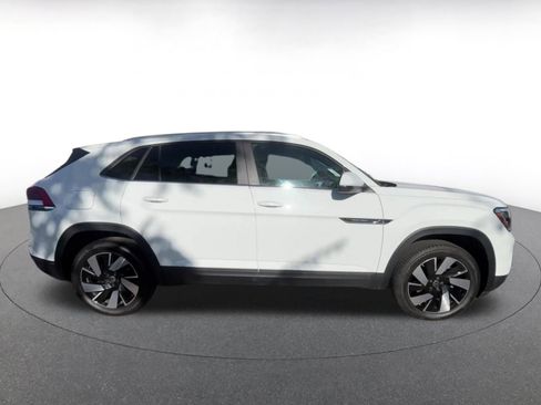 Used 2025 Volkswagen Atlas Cross Sport SE image 16