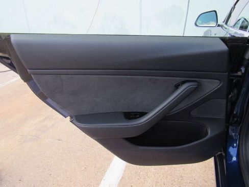 Used 2019 Tesla Model 3 Standard Range Plus image 17