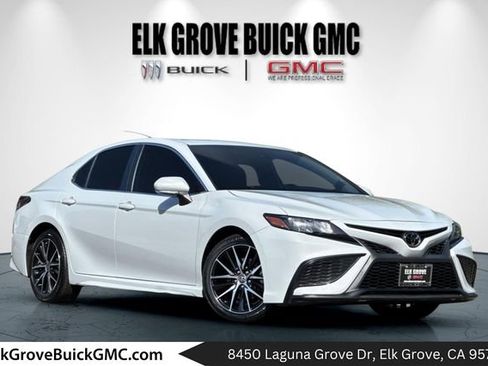 Used 2023 Toyota Camry SE FWD image 1