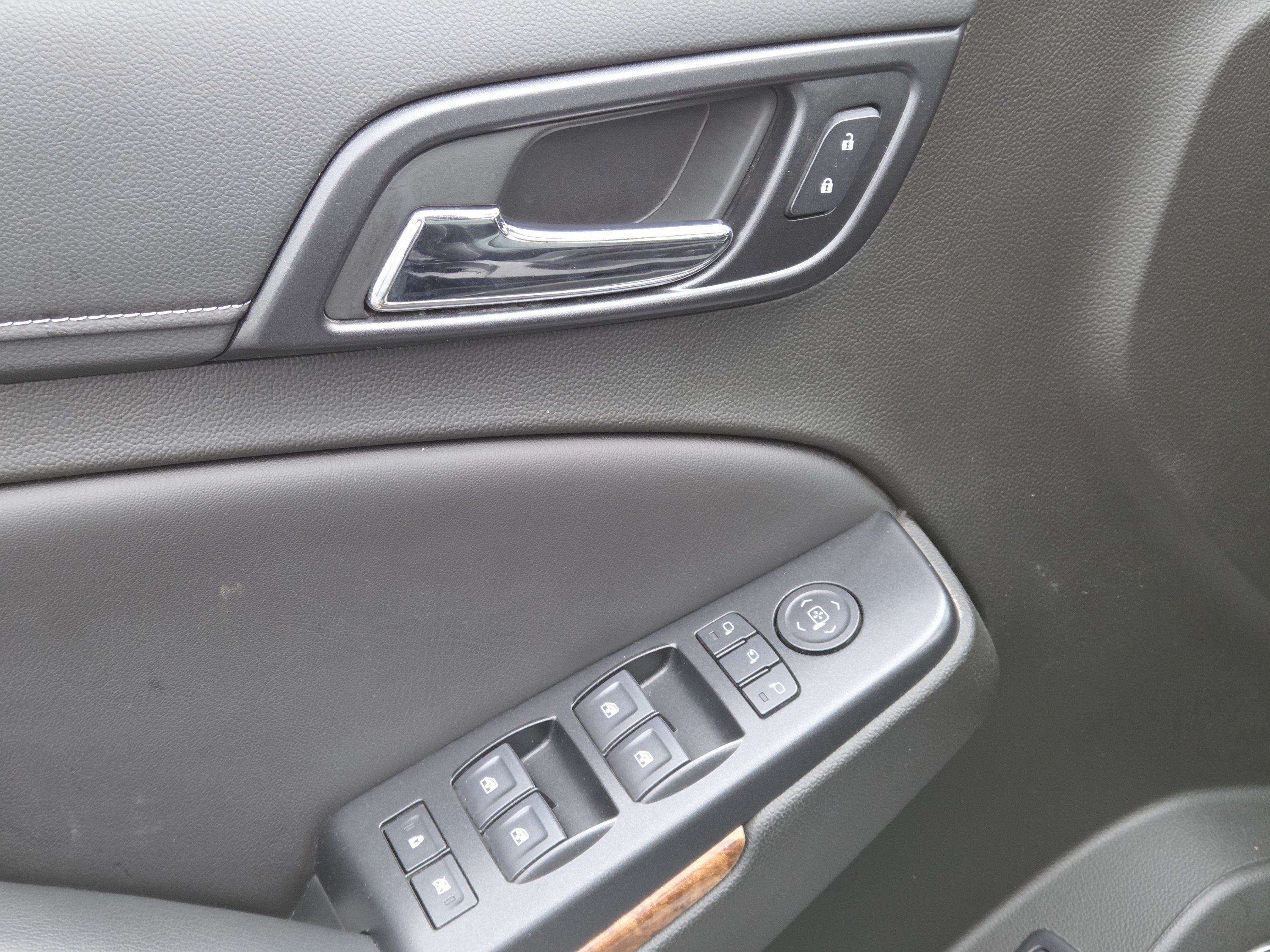 Used 2019 Chevrolet Suburban Premier AWD/4WD image 34