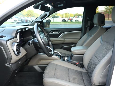 Used 2024 Chevrolet Colorado ZR2 w/ Technology Package AWD/4WD image 10