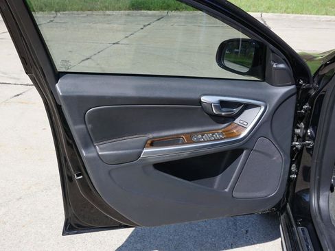 Used 2016 Volvo V60 T5 Cross Country w/ Convenience Package AWD/4WD image 9