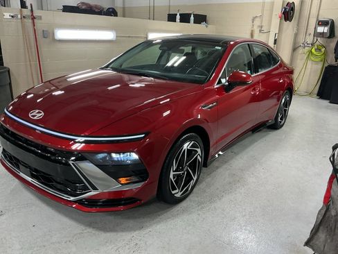 Certified 2024 Hyundai Sonata SEL w/ Convenience Package image 2