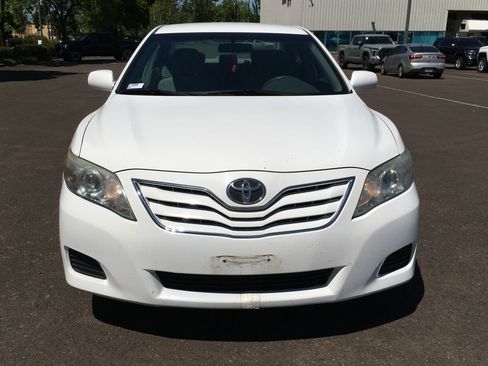 Used 2011 Toyota Camry LE FWD image 9