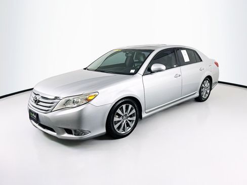 Used 2012 Toyota Avalon Limited FWD image 3
