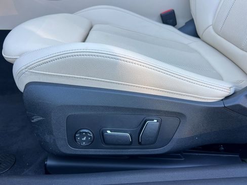 Used 2025 BMW M440i Coupe w/ Premium Package image 15