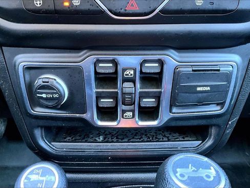 Certified 2018 Jeep Wrangler Unlimited Sport S image 16