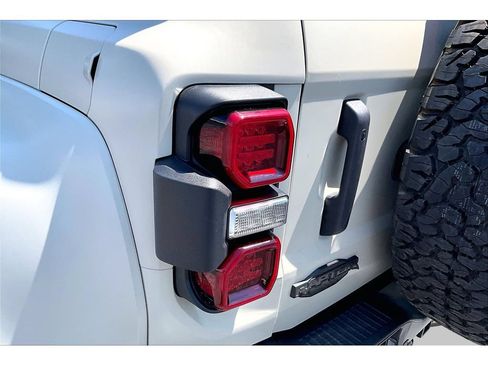 Used 2025 Ford Bronco Raptor AWD/4WD image 34