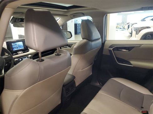 Used 2021 Toyota RAV4 XLE Premium image 13