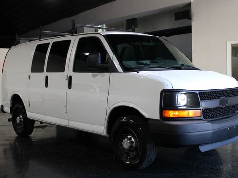 Used 2011 Chevrolet Express 2500 RWD image 29
