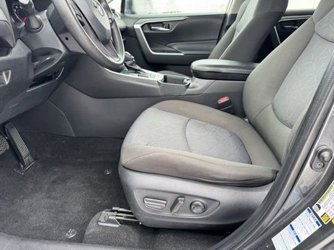 Certified 2022 Toyota RAV4 XLE image 6