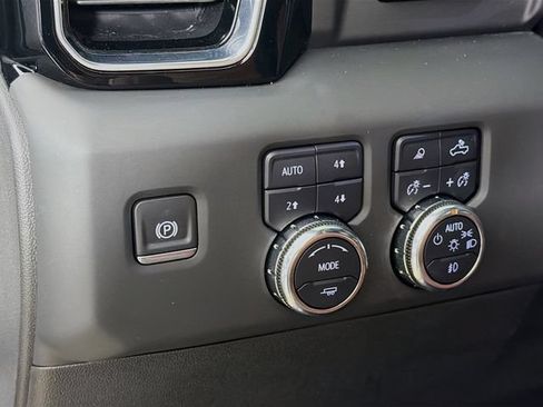 Used 2025 GMC Sierra 3500 Denali Ultimate AWD/4WD image 12