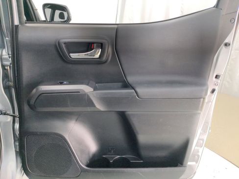 Used 2019 Toyota Tacoma TRD Off-Road image 33