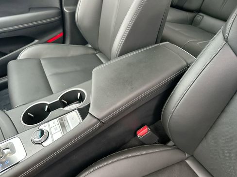 Used 2024 Genesis G70 2.5T image 17