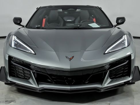 Used 2024 Chevrolet Corvette Z06 w/ Z07 Performance Package image 5