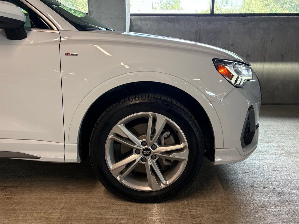 Used 2022 Audi Q3 2.0T Premium Plus w/ Premium Plus Package AWD/4WD image 12