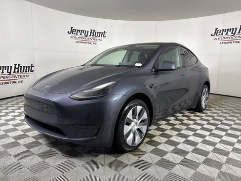Used 2023 Tesla Model Y Long Range image 1