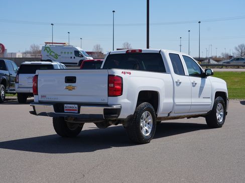 Used 2019 Chevrolet Silverado 1500 LT AWD/4WD image 3