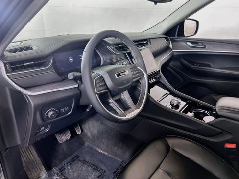 Used 2023 Jeep Grand Cherokee L Limited AWD/4WD image 9