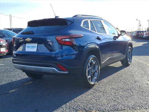 Used 2024 Chevrolet Trax LT w/ Driver Confidence Package image 5