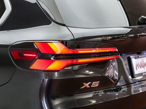 Used 2024 BMW X5 xDrive40i w/ Premium Package image 10