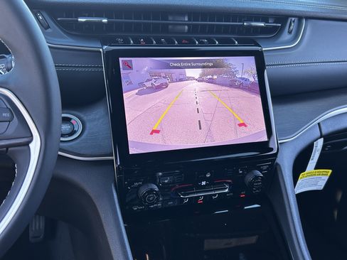 New 2025 Jeep Grand Cherokee Limited w/ Trailer Tow Package image 21