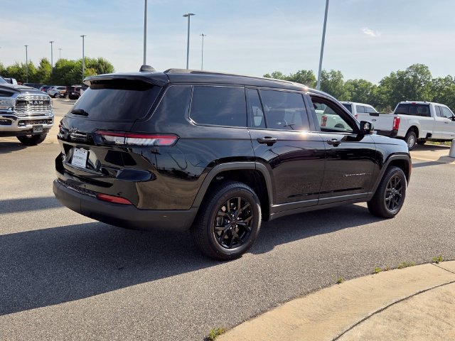 Used 2025 Jeep Grand Cherokee L Altitude AWD/4WD image 13
