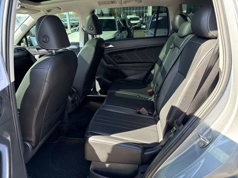Used 2022 Volkswagen Tiguan SE AWD/4WD image 14