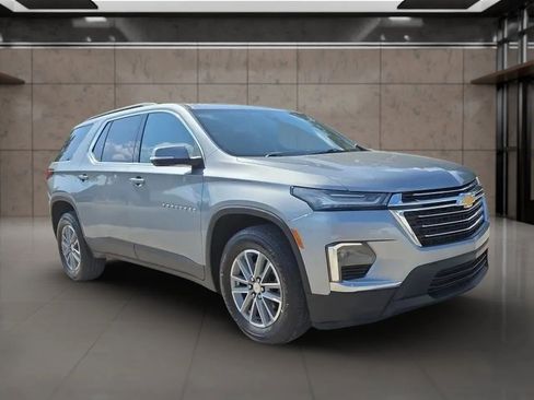 Used 2023 Chevrolet Traverse LT FWD image 3