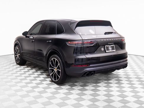 Certified 2023 Porsche Cayenne Platinum Edition image 3