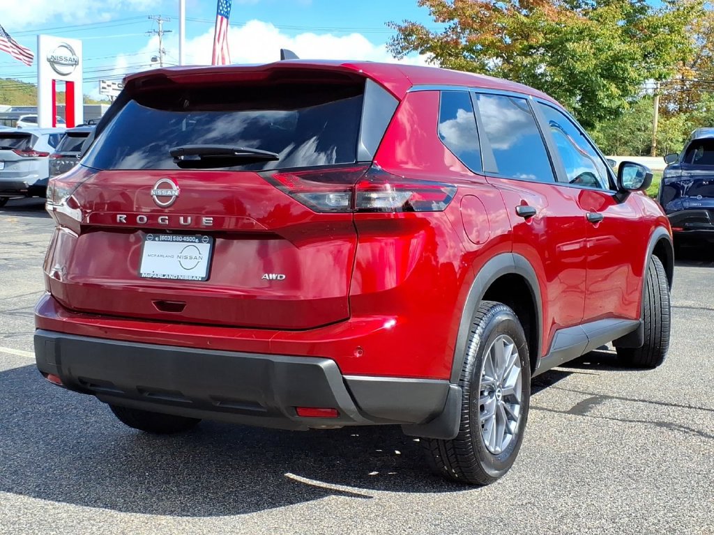 Used 2024 Nissan Rogue S AWD/4WD image 3