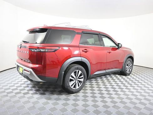 Used 2023 Nissan Pathfinder SL image 6