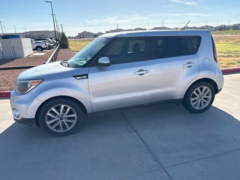 Used 2018 Kia Soul + FWD image 4