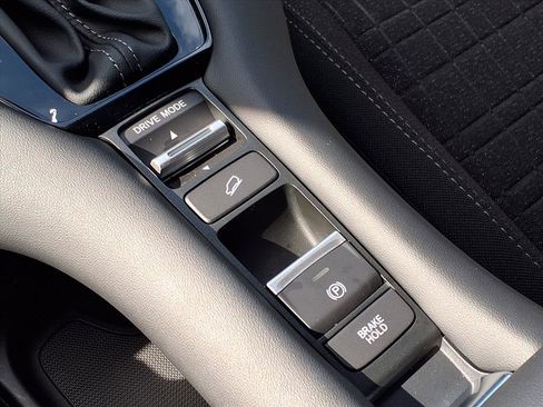 Certified 2026 Honda HR-V LX image 15