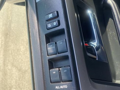 Used 2021 Toyota 4Runner SR5 Premium w/ Moonroof Package AWD/4WD image 17
