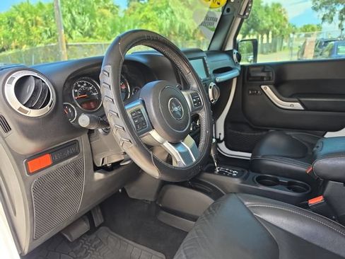 Used 2016 Jeep Wrangler Unlimited Rubicon AWD/4WD image 13