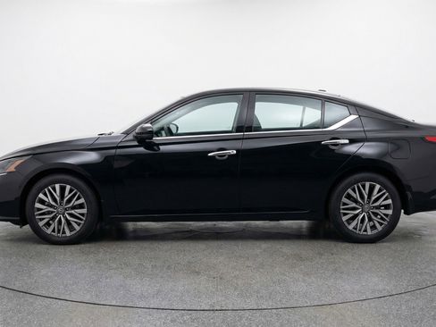 Used 2025 Nissan Altima 2.5 SV image 5