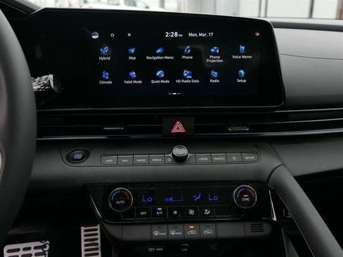 New 2025 Hyundai Elantra SEL image 18