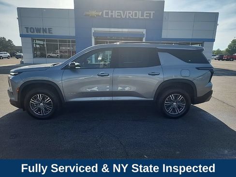 Used 2026 Chevrolet Traverse LT AWD/4WD image 2