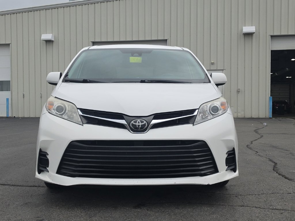 Used 2019 Toyota Sienna LE AWD/4WD image 2
