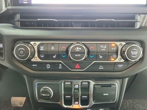 New 2026 Jeep Gladiator Mojave AWD/4WD image 32