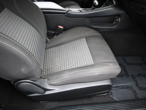 Used 2022 Dodge Challenger SXT w/ Driver Convenience Group RWD image 33