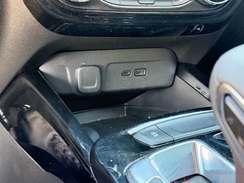 Used 2024 Chevrolet Trax RS w/ Sunroof Package image 24