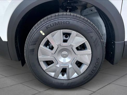 New 2026 Nissan Kicks S image 9