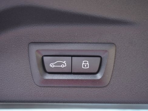 Used 2025 BMW X7 xDrive40i w/ Parking Assistance Package image 33