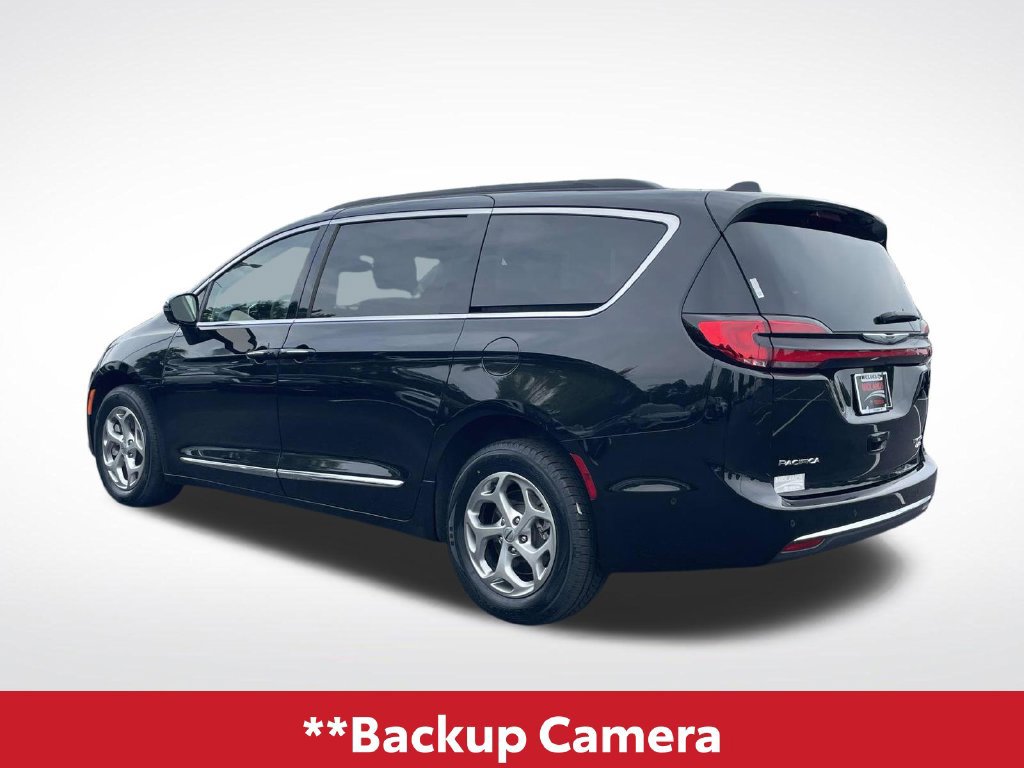 Used 2023 Chrysler Pacifica Limited AWD/4WD image 5